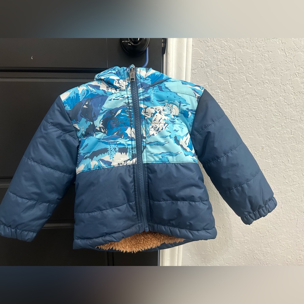 The North Face reversible Mount Chimbo Fleece Jacket toddler 12-18 months.